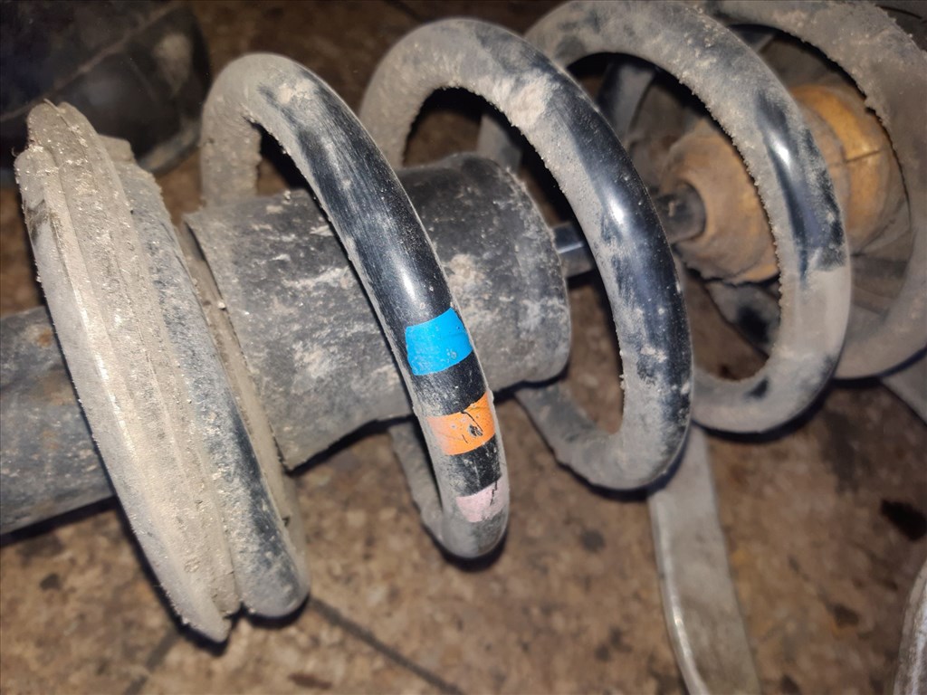 Audi A4 B6 Jobb Elsõ Lengéscsillapító  Rugó 8E0 413 031 BE 4. kép