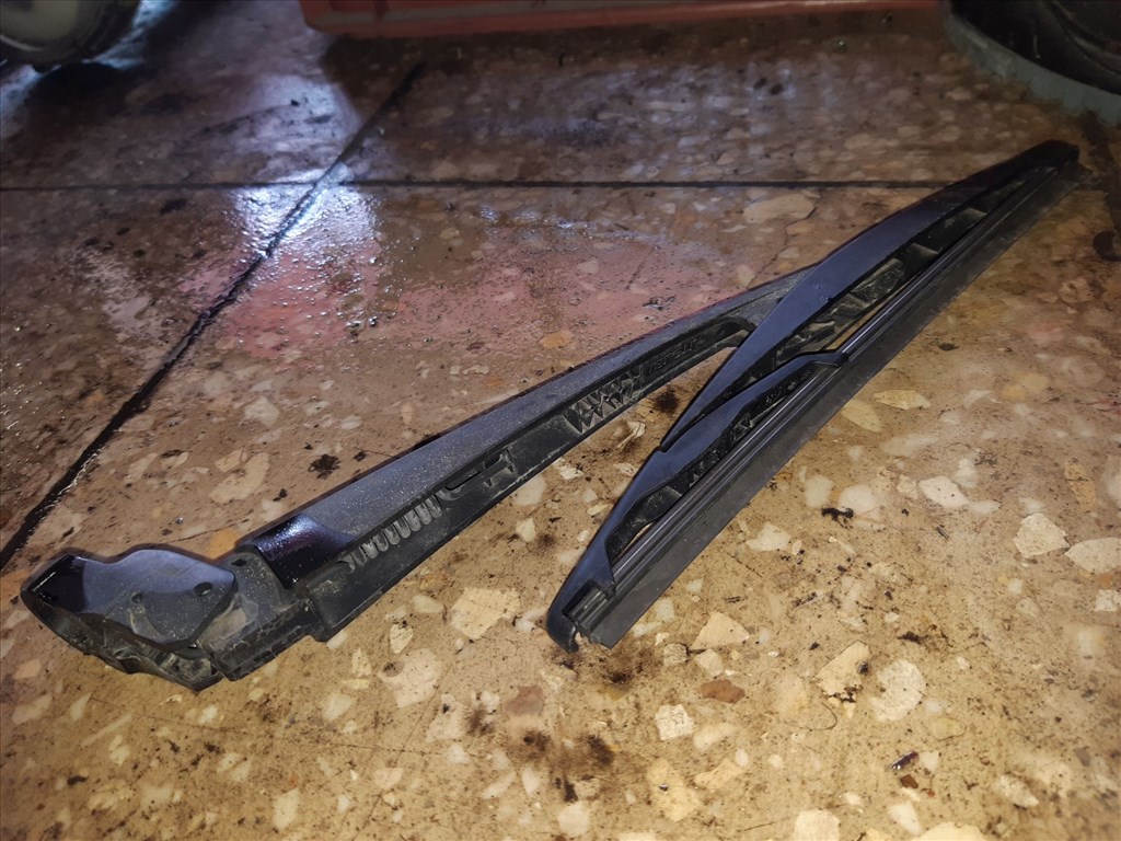 Suzuki Swift III 04-10 Hátsó Ablaktörlõ Kar 2. kép