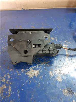 Audi A4 B7 Csomagtérajtó Zár  Központizár Motor 8P4 827 505 B