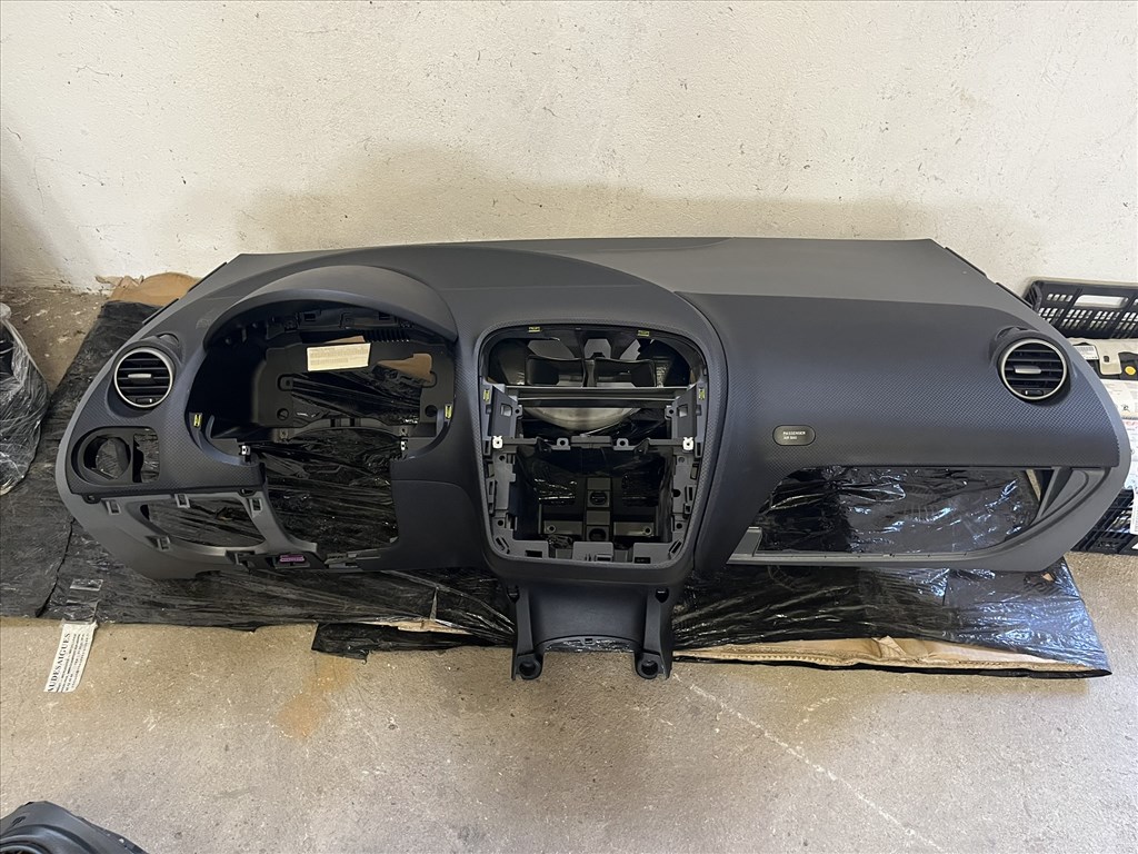 Seat- Altea, Toledo III (5P) műszerfal párna  5p1857003e 1. kép