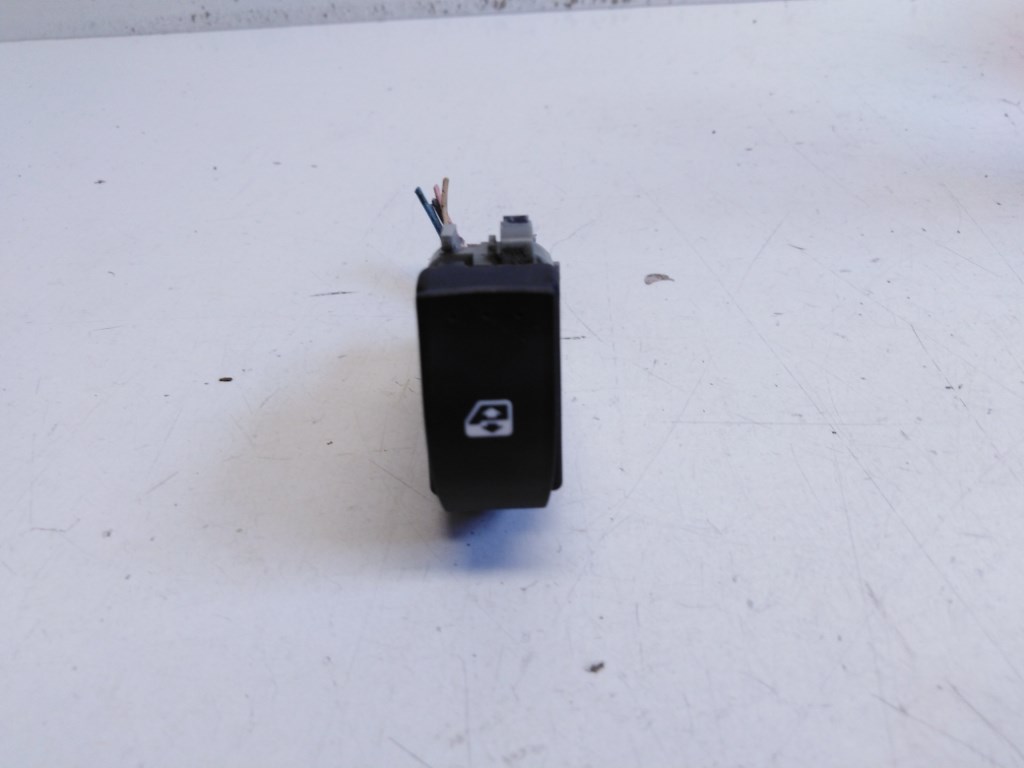 Renault Scenic jobb elsõ ablakemelõ kapcsoló 1. kép