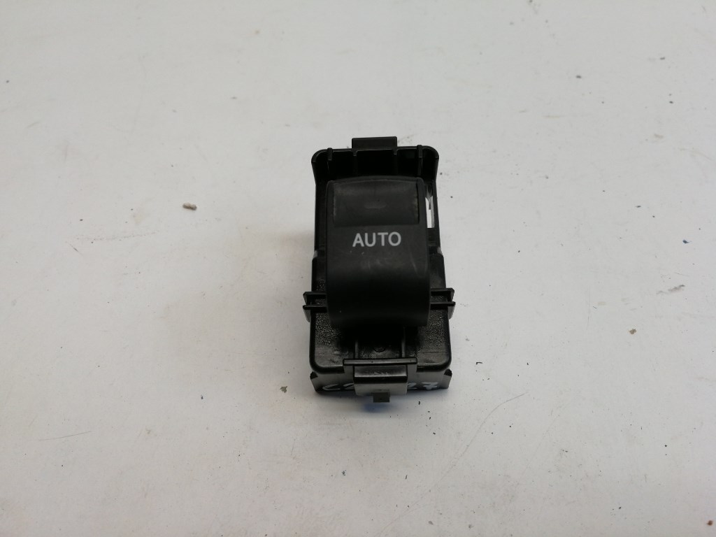 Toyota Auris (E180) bal hátsó ablakemelõ kapcsoló 1. kép