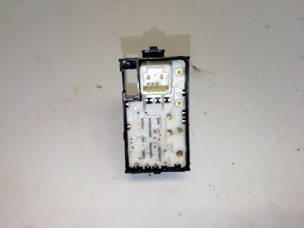 Toyota Auris (E180) bal hátsó ablakemelõ kapcsoló 2. kép