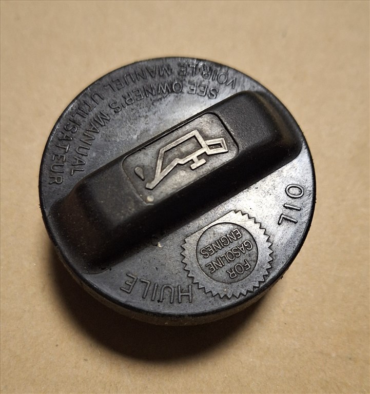 Honda Motorolaj betöltő kupak 1. kép