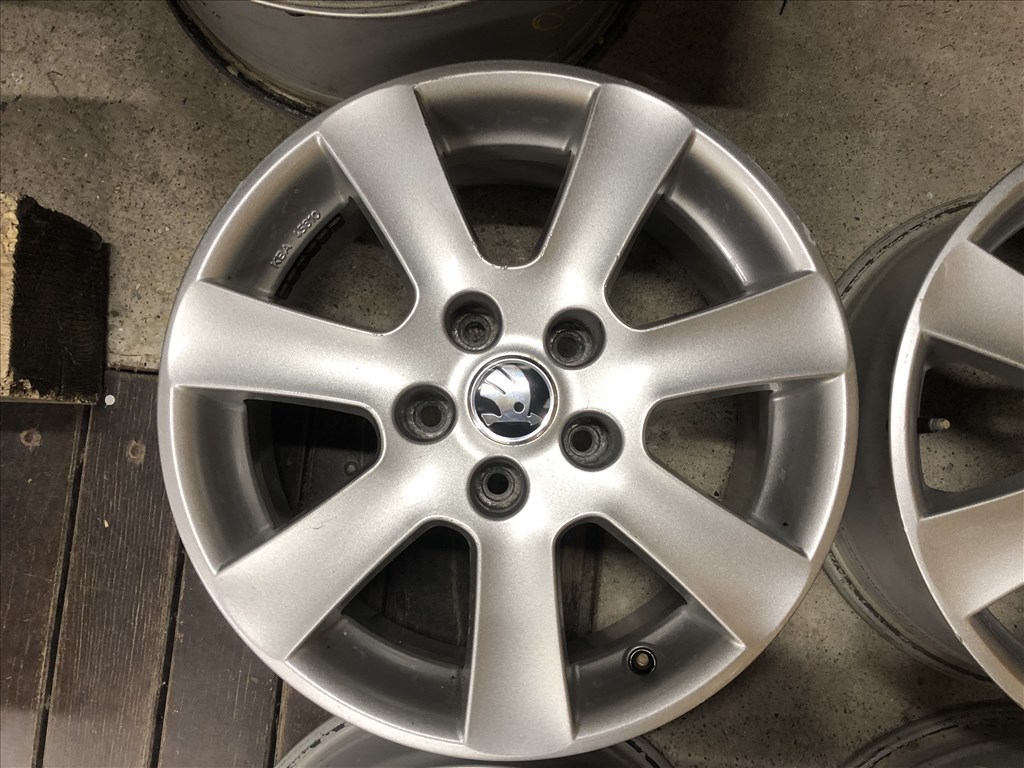 16 colos alufelni Skoda, Audi, VW, Seat, Mercedes 16 col 5x112 4. kép