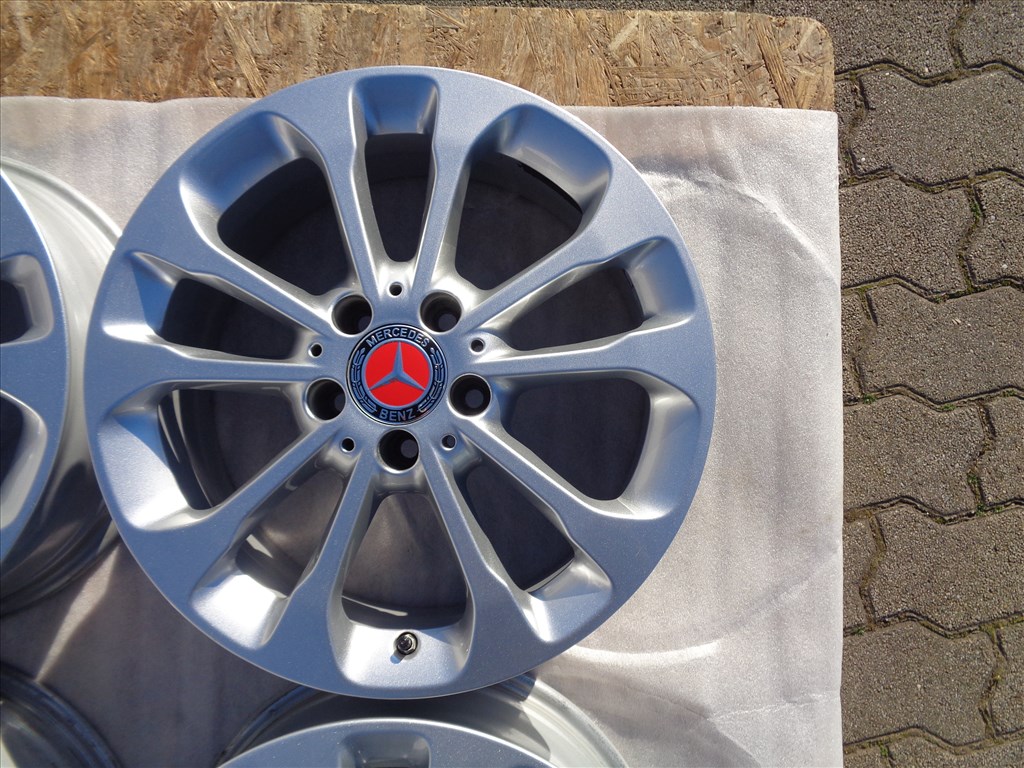Mercedes Gyári alufelni 17-es, szenzorral szép állapotban eladó. 4. kép