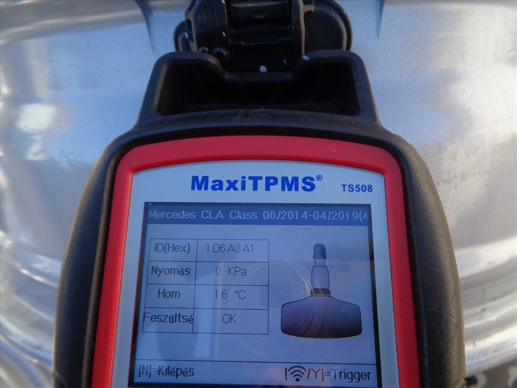 Mercedes Gyári alufelni 17-es, szenzorral szép állapotban eladó. 9. kép