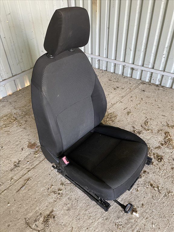 Skoda Octavia 3, III bal első,vezető ülés + légzsák  1. kép