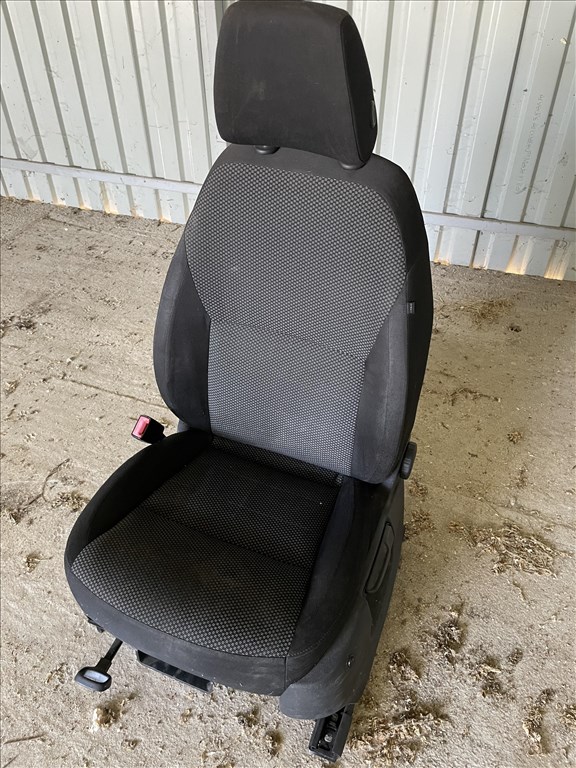 Skoda Octavia 3, III bal első,vezető ülés + légzsák  2. kép