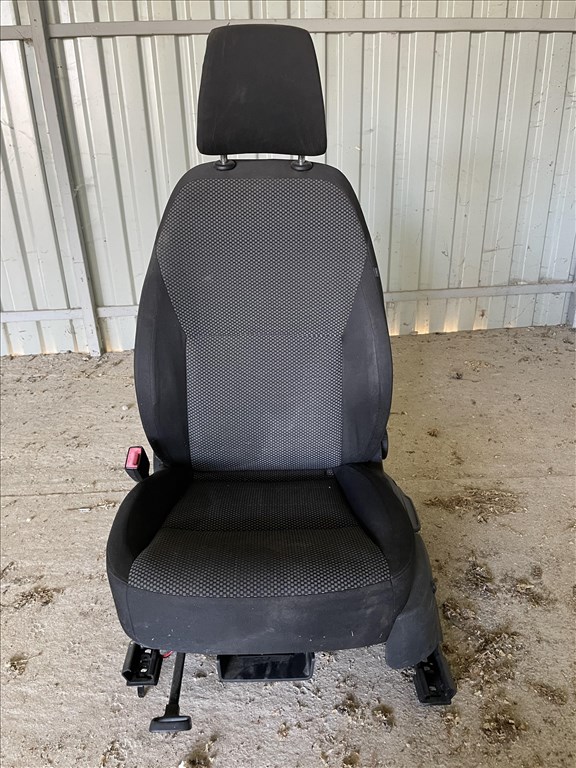 Skoda Octavia 3, III bal első,vezető ülés + légzsák  3. kép