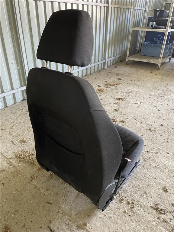 Skoda Octavia 3, III bal első,vezető ülés + légzsák  4. kép