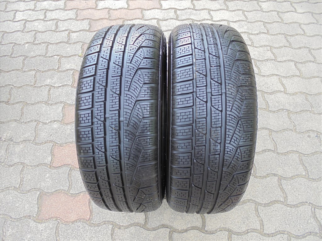 Új 2 db 205/55 R 17-es Pirelli téli gumi eladó 1. kép