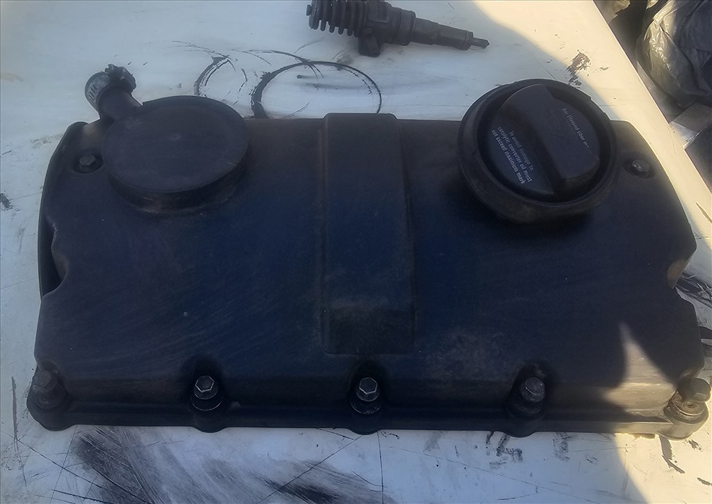 Skoda Superb I, Audi A4 (B6/B7), Audi A6 (C6 - 4F), Volkswagen Golf IV Szelepfedél  1. kép