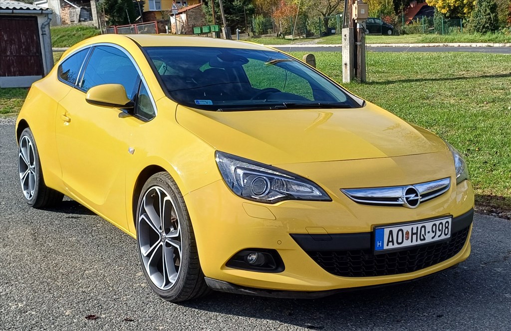 Opel Astra J GTC 1.7 CDTI Bi-Xenon,Tempomat,Klíma,Félbőr,Multikormány stb. 1. kép