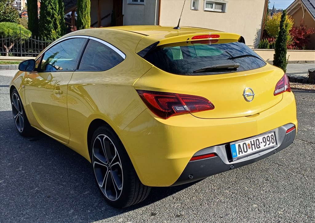 Opel Astra J GTC 1.7 CDTI Bi-Xenon,Tempomat,Klíma,Félbőr,Multikormány stb. 3. kép