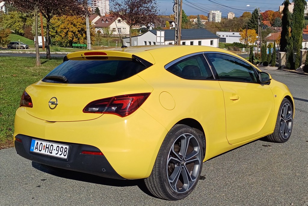 Opel Astra J GTC 1.7 CDTI Bi-Xenon,Tempomat,Klíma,Félbőr,Multikormány stb. 4. kép