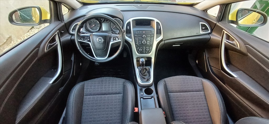 Opel Astra J GTC 1.7 CDTI Bi-Xenon,Tempomat,Klíma,Félbőr,Multikormány stb. 5. kép