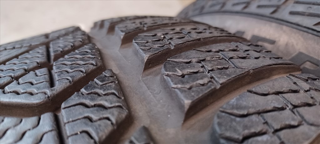 Pirelli Sottozero3 Winter MO 245/45 R19 téli gumik 4db 6. kép