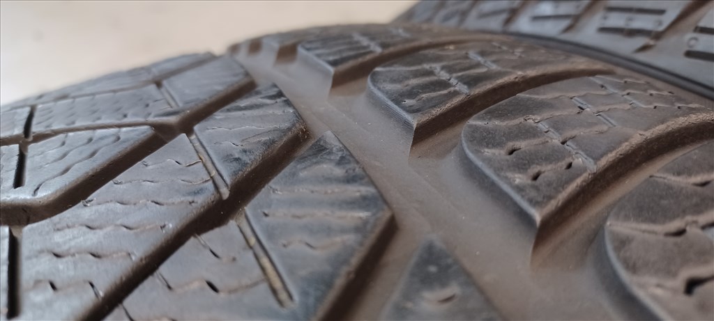 Pirelli Sottozero3 Winter MO 245/45 R19 téli gumik 4db 7. kép