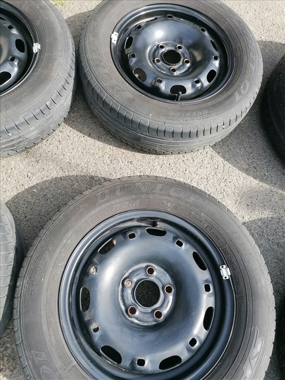  5x112 lyukosztású 14" újszerű lemezfelni, rajta 175/70 kopott nyári gumi gumi  2. kép