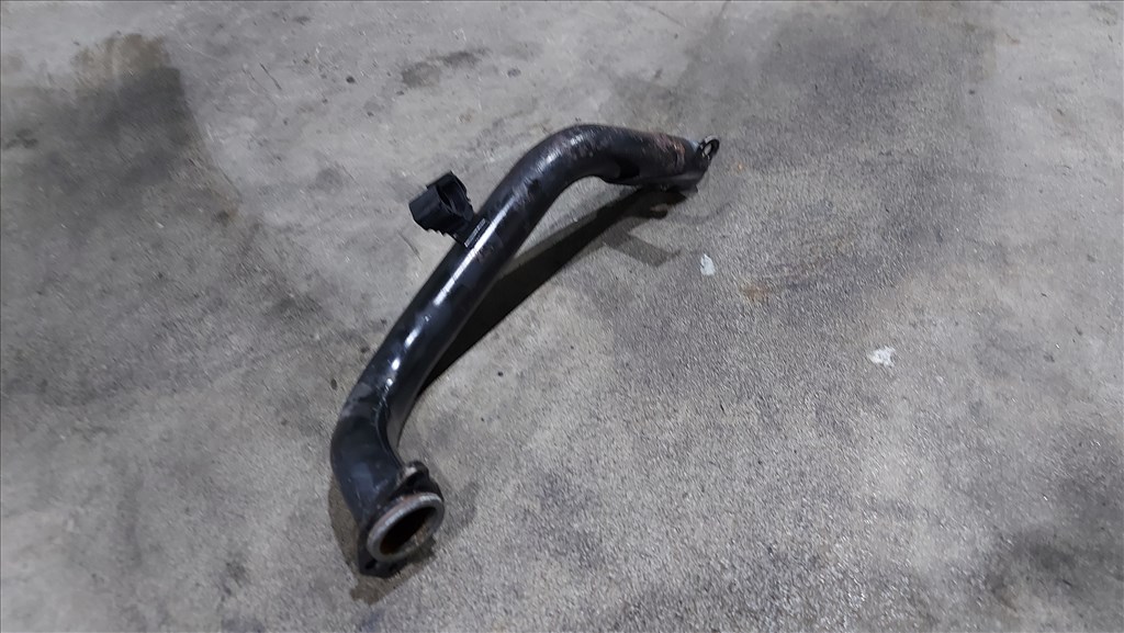 Iveco DAILY 06- 3.0 Motor oldalán fém vízcső víz cső csö csonk 0442 504093141 5. kép