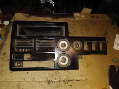 Mazda B2200 Középkonzol