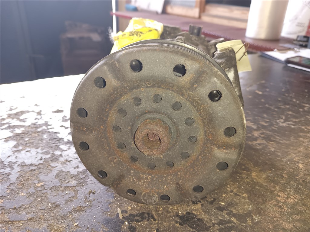 Toyota Corolla E12 1.8VVTi klímakompresszor  densoge4472209245 2. kép