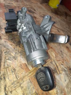 Toyota Yaris 98-05 Gyújtáskapcsoló 450200D01