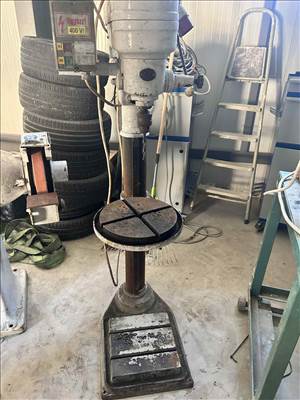 Eladó 400v-os állványos fúró