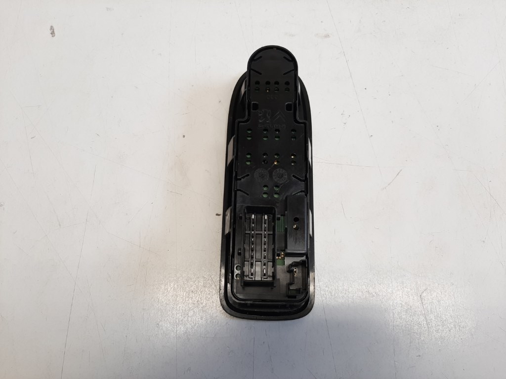 Citroen C3 (SC) bal elsõ ablakemelõ kapcsoló 98012283XT 2. kép