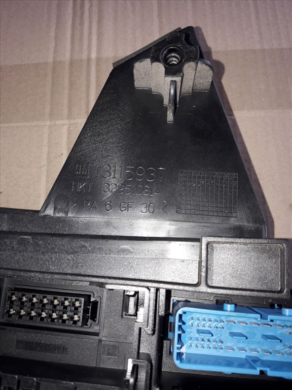 Opel Astra H Biztosítéktábla / Relé Tábla 13115937 3. kép