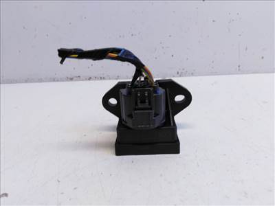 Ford Focus  üzemanyagpumpa relé AU5A9D370FC