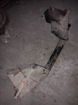 Mitsubishi L400 Motortartó Bak