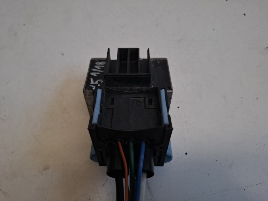 Nissan X-trail (T31) izzítórelé 110678071R 2. kép