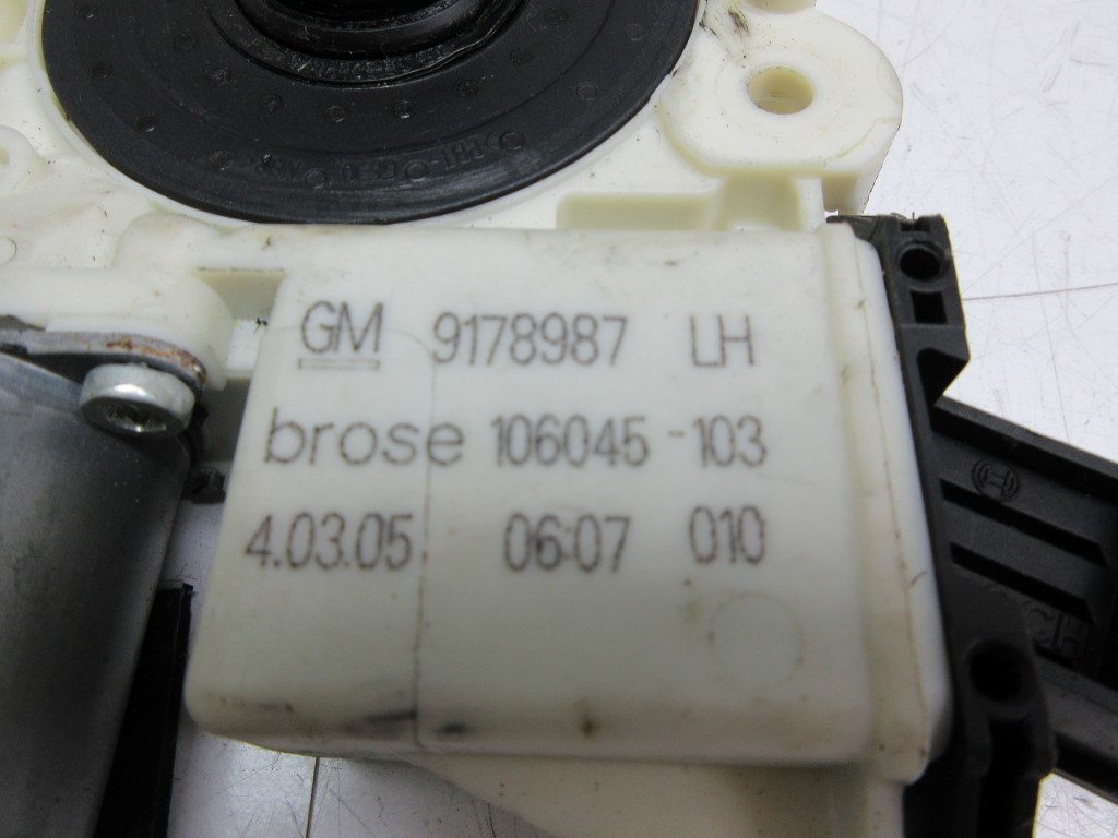 Opel Vectra C bal elsõ ablakemelõ motor 9178987 0130822011 2. kép