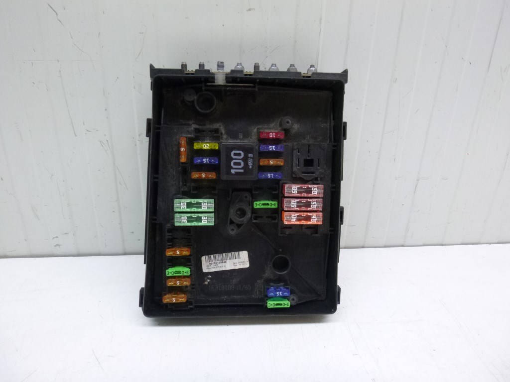 Skoda Octavia (1Z) biztosítéktábla motortér 1K0937125A 1. kép