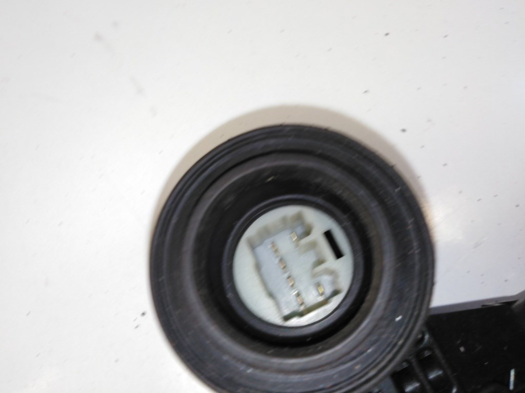 Toyota Yaris (XP90) bal elsõ ablakemelõ motor 857200D120 97358100 4. kép