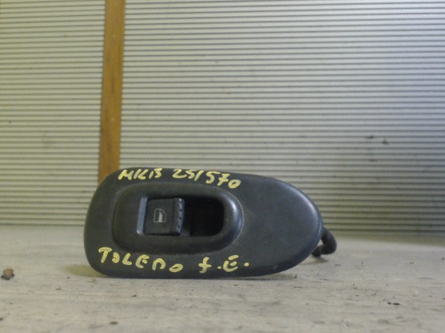 SEAT Toledo 1999.04.01-2004.09.30 Jobb első ablakemelő kapcsoló 1. kép