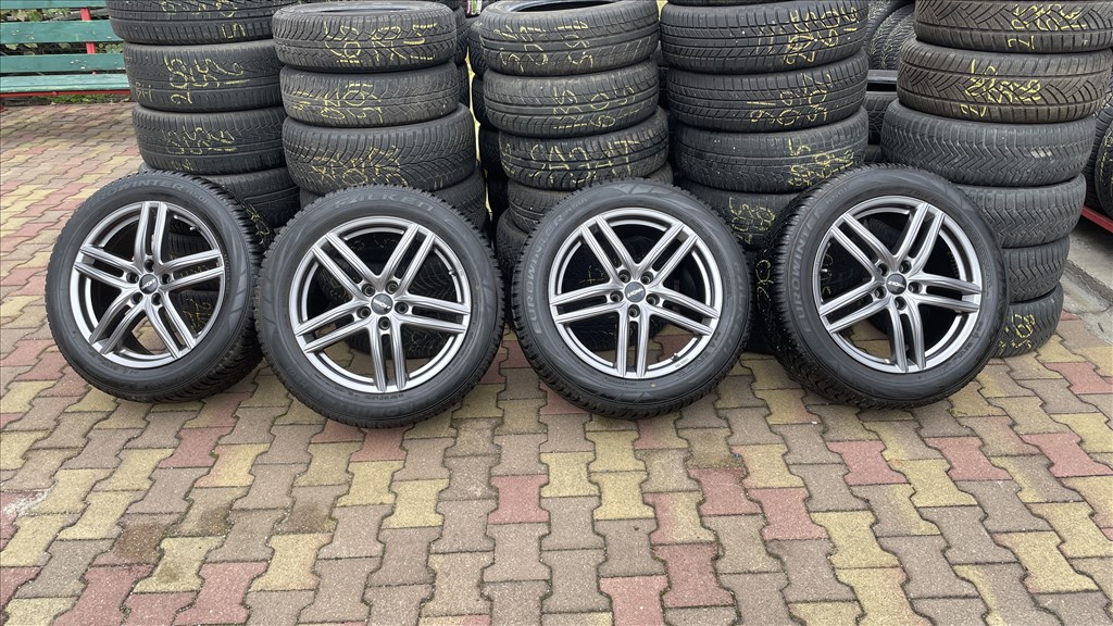 Hyundai IONIQ5  5x114.3 lyukosztású 19" alufelni garnitúra,235/55 Falken téli gumival. TPMS-sel 1. kép