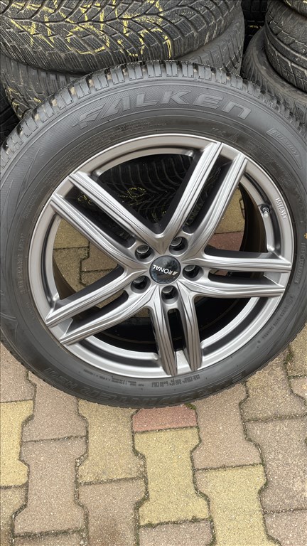 Hyundai IONIQ5  5x114.3 lyukosztású 19" alufelni garnitúra,235/55 Falken téli gumival. TPMS-sel 3. kép