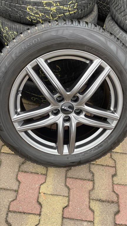 Hyundai IONIQ5  5x114.3 lyukosztású 19" alufelni garnitúra,235/55 Falken téli gumival. TPMS-sel 5. kép