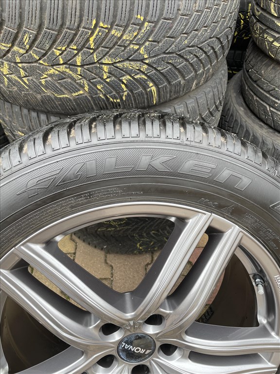 Hyundai IONIQ5  5x114.3 lyukosztású 19" alufelni garnitúra,235/55 Falken téli gumival. TPMS-sel 11. kép