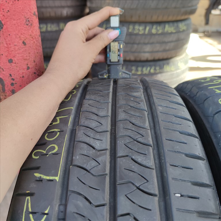  235/65 R16C Kumho nyári gumi 89000ft a 4db/304/ 1. kép