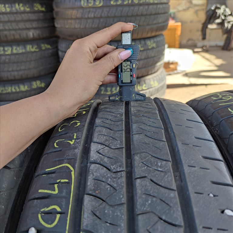  235/65 R16C Kumho nyári gumi 89000ft a 4db/304/ 2. kép