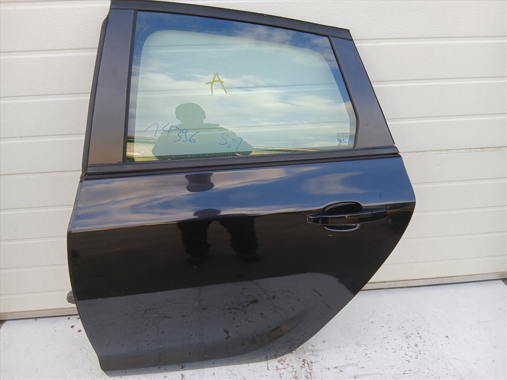 14396 Opel Astra J 2009-2015 Bal hátsó Ajtó Fekete Z22c 5 ajtós 1. kép