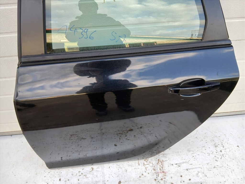 14396 Opel Astra J 2009-2015 Bal hátsó Ajtó Fekete Z22c 5 ajtós 2. kép