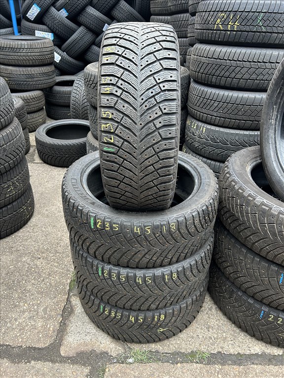 4db 235/45×18″ Michelin téli gumiabroncs. (3751787) 1. kép