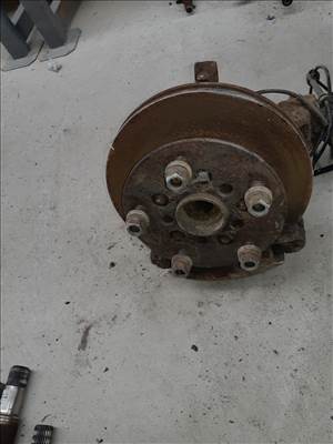 Ford Transit 06-13 Jobb Első Csonkállvány Kerékaggyal  Féknyereg  ABS Jeladó