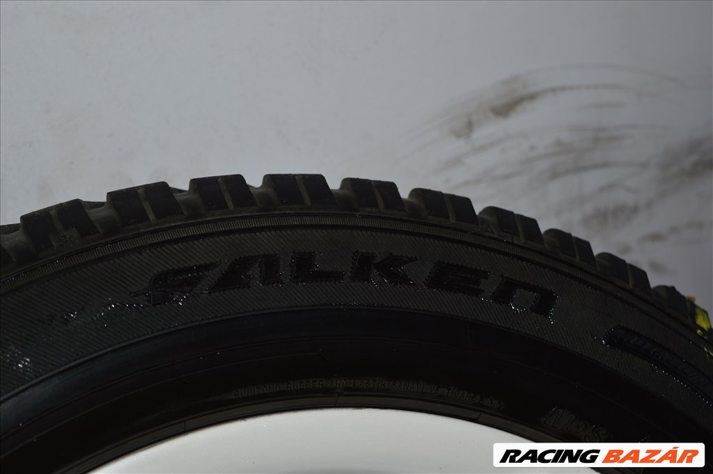  5x114.3 lyukosztású 17" alufelni,  215/60 újszerű Falken téli gumi  2. kép