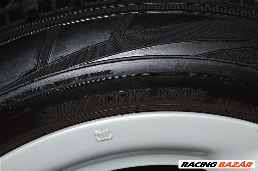  5x114.3 lyukosztású 17" alufelni,  215/60 újszerű Falken téli gumi  3. kép